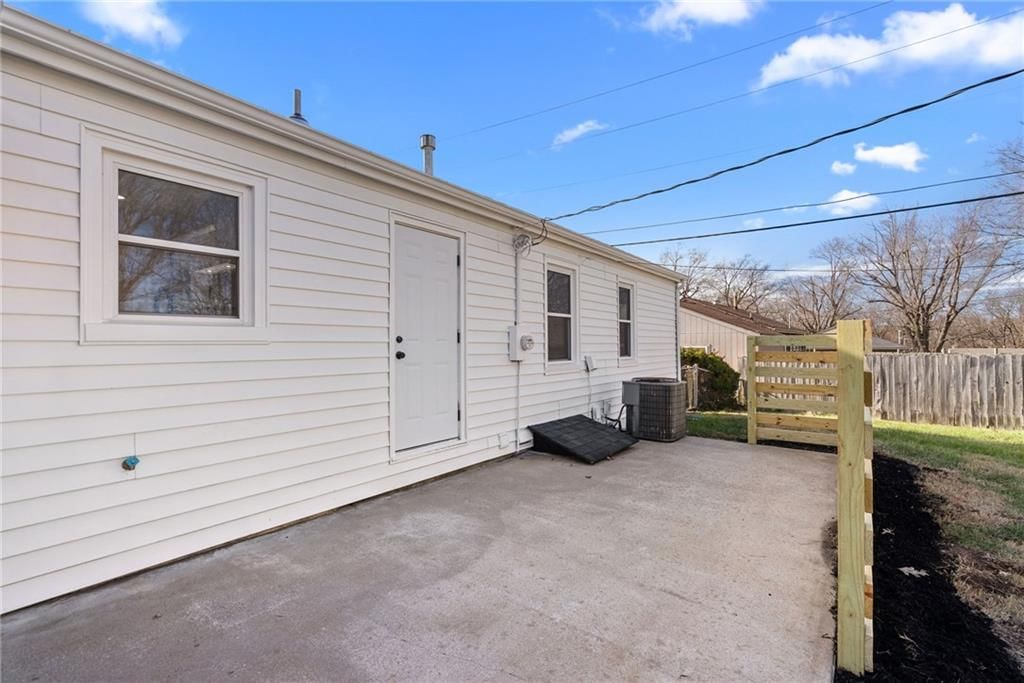 302 Lake Drive — photo 21