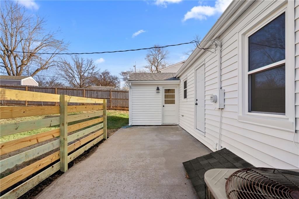302 Lake Drive — photo 22