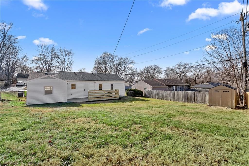 302 Lake Drive — photo 24