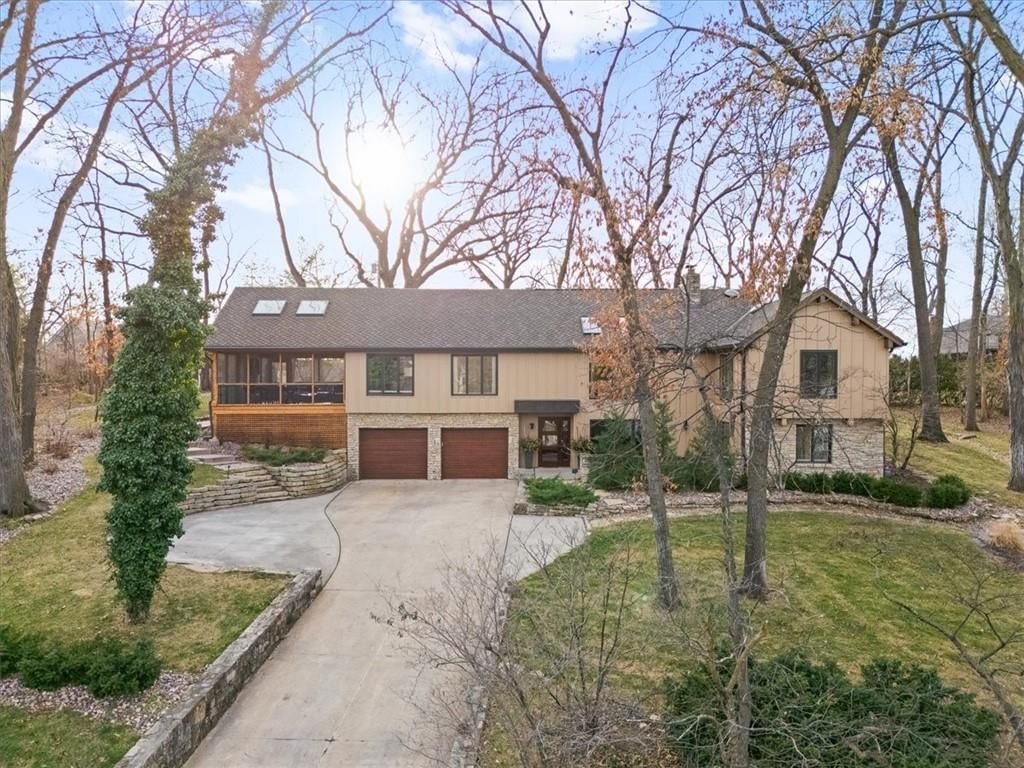 450 Hillcrest Street E, Lake Quivira, KS