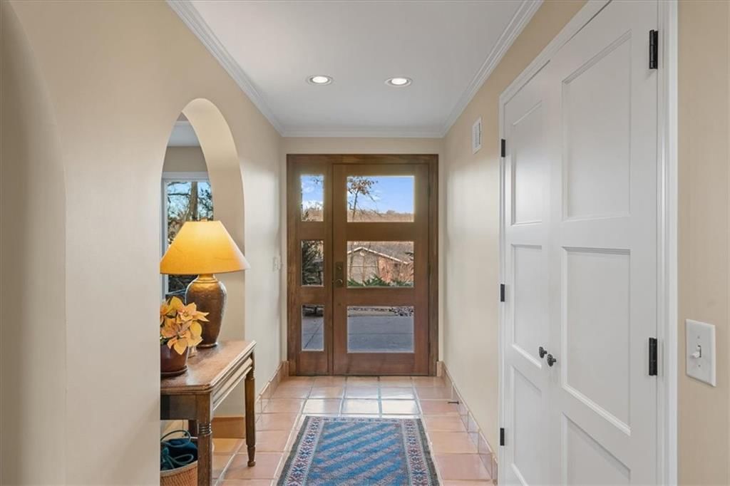 450 Hillcrest Street E — photo 8