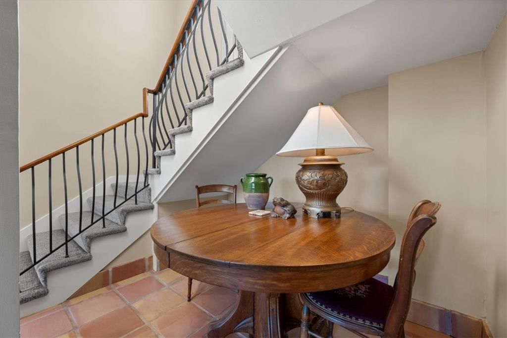 450 Hillcrest Street E — photo 14