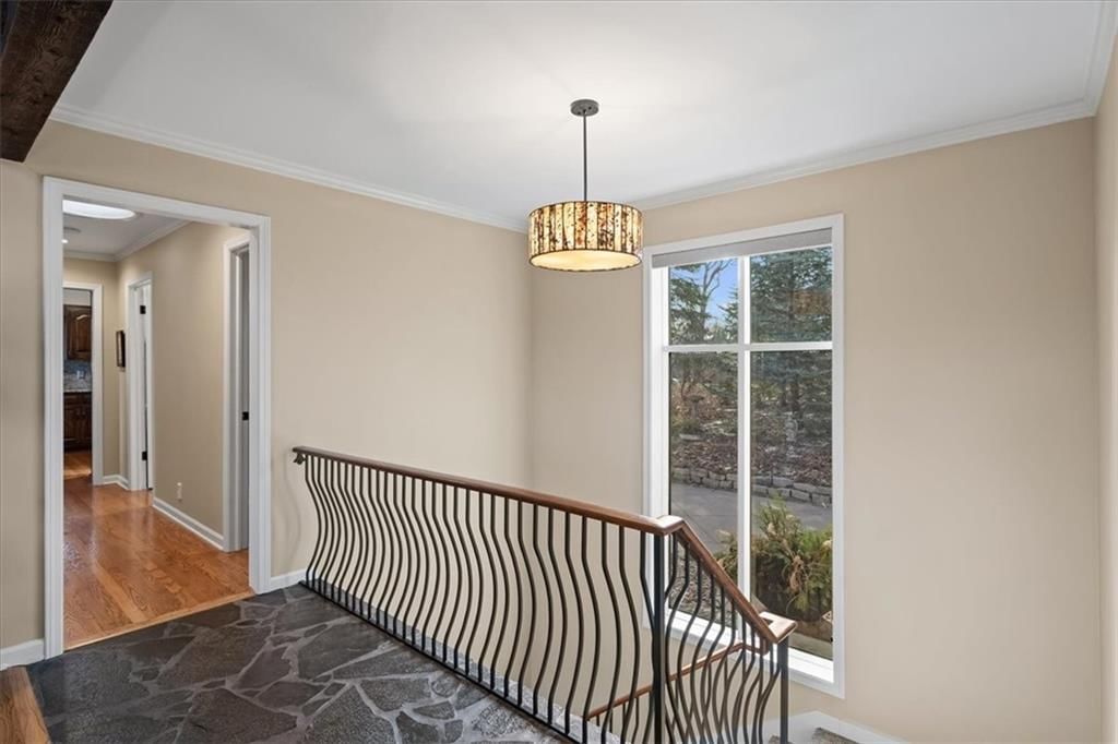 450 Hillcrest Street E — photo 15