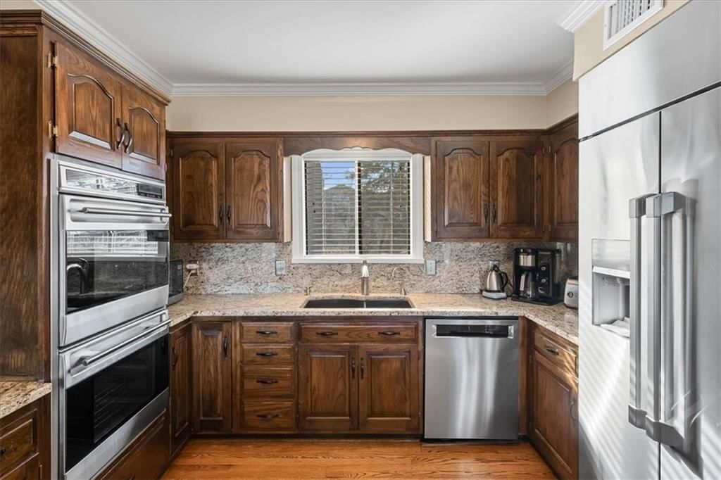 450 Hillcrest Street E — photo 25