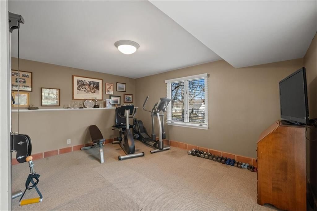 450 Hillcrest Street E — photo 51
