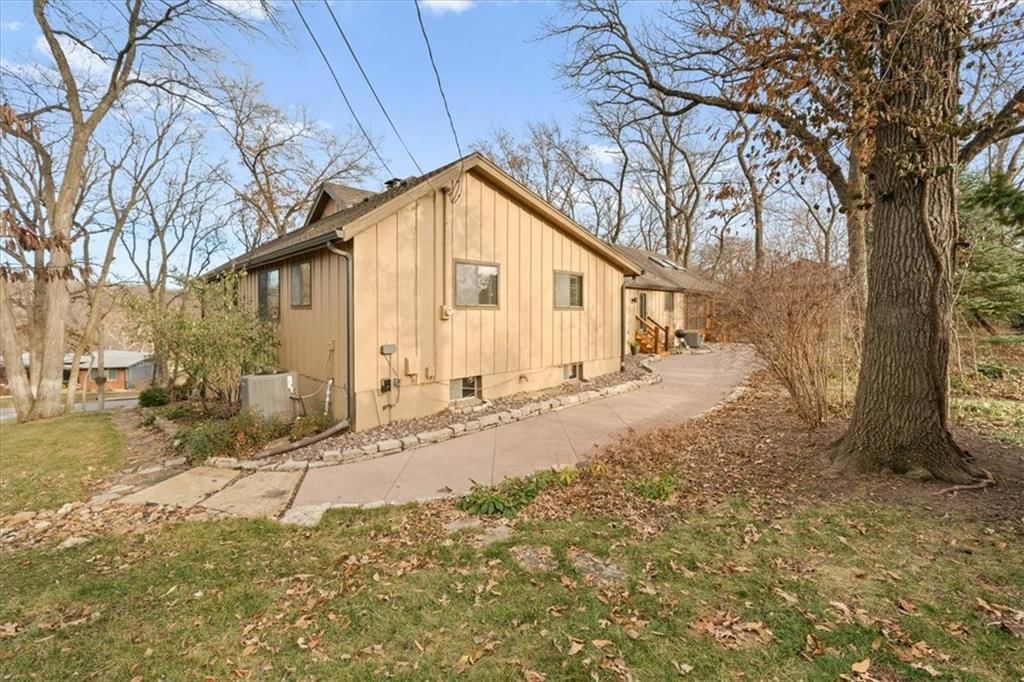 450 Hillcrest Street E — photo 57