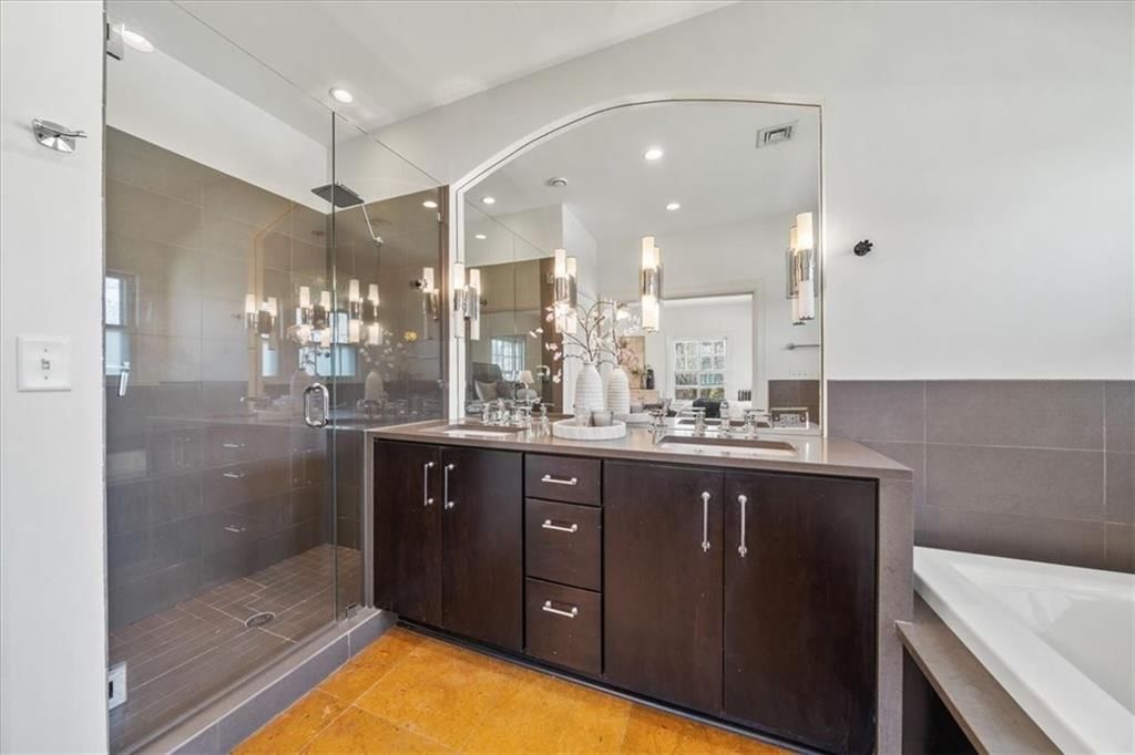 1205 W 60th Terrace — photo 26