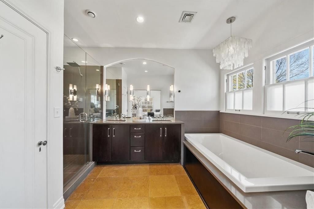 1205 W 60th Terrace — photo 27