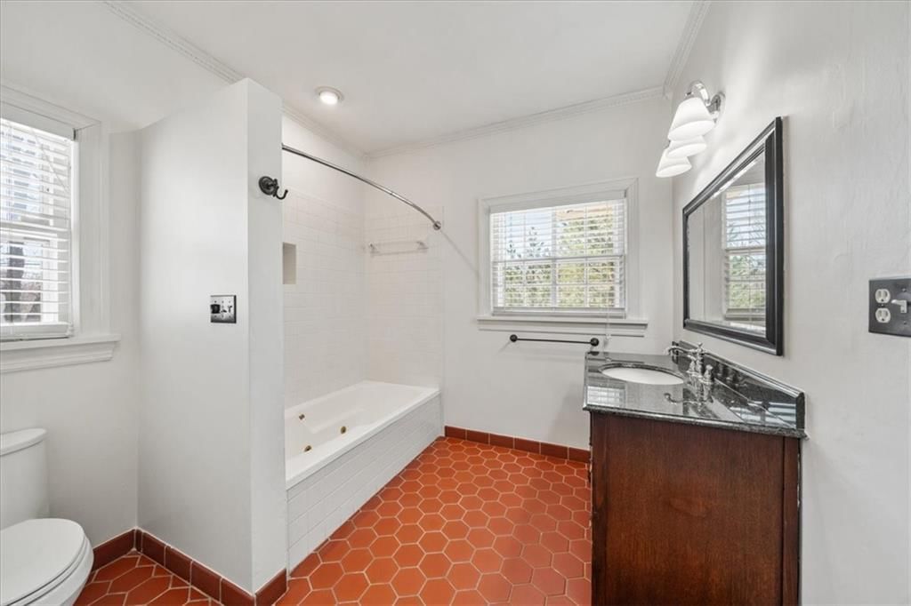 1205 W 60th Terrace — photo 31