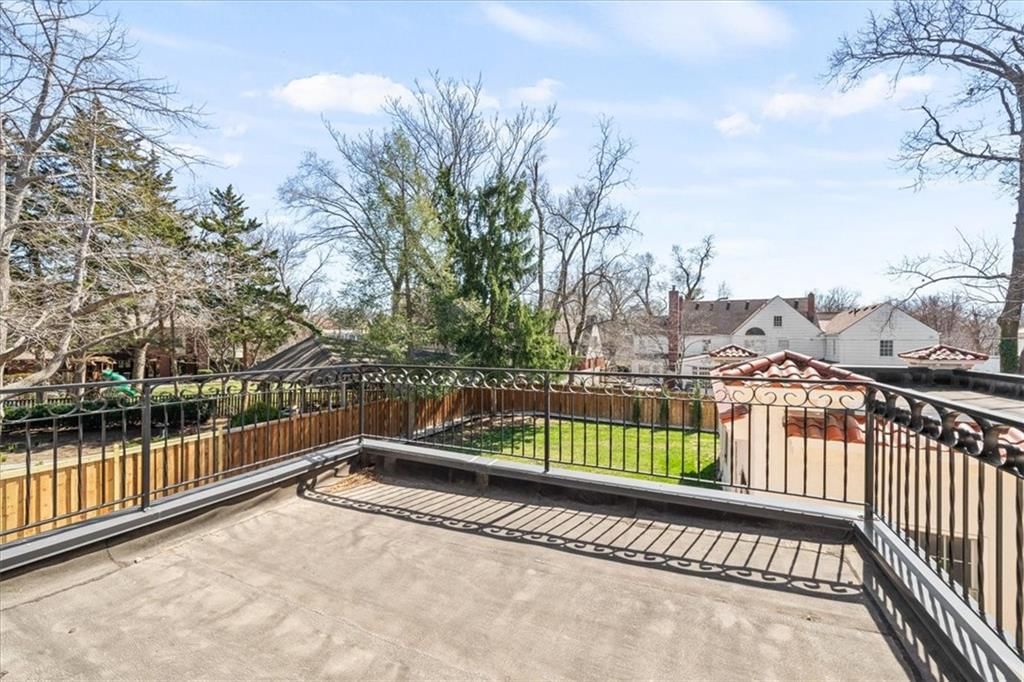 1205 W 60th Terrace — photo 32
