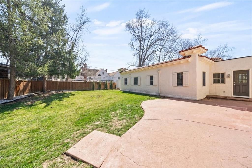 1205 W 60th Terrace — photo 37
