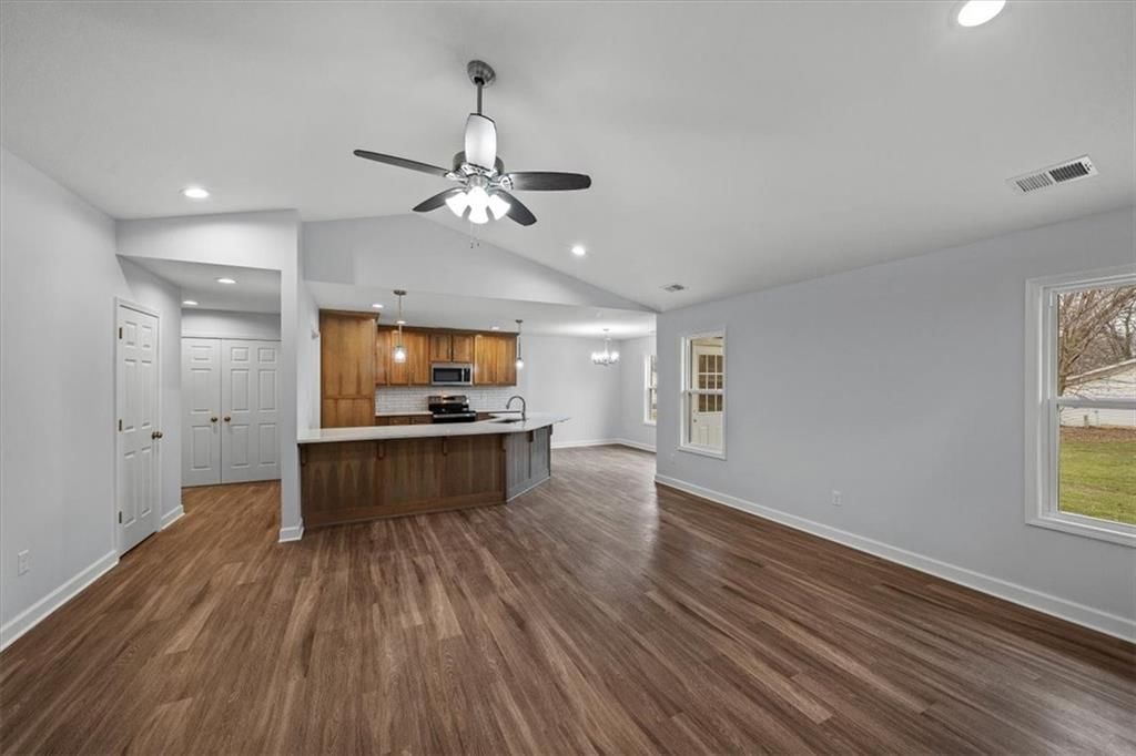 305 S Jefferson Street — photo 5
