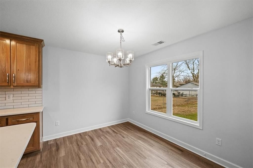305 S Jefferson Street — photo 9