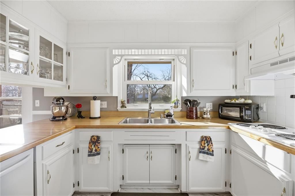 6018 Richards Drive — photo 14