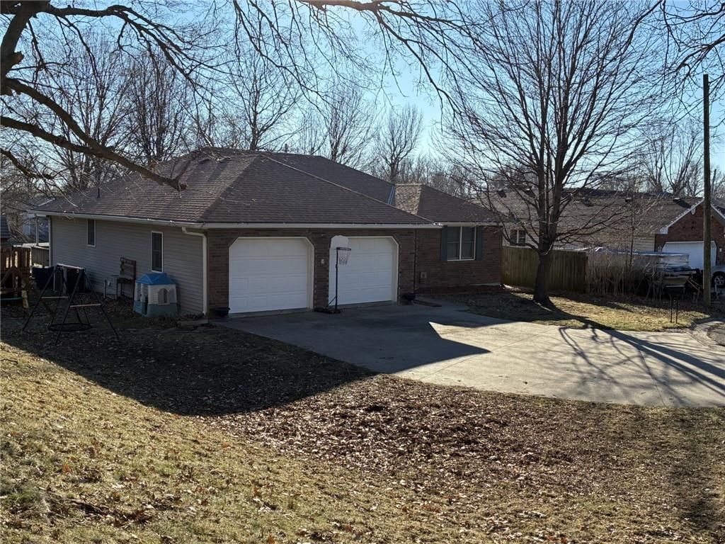 1108 W Maple Terrace — photo 2