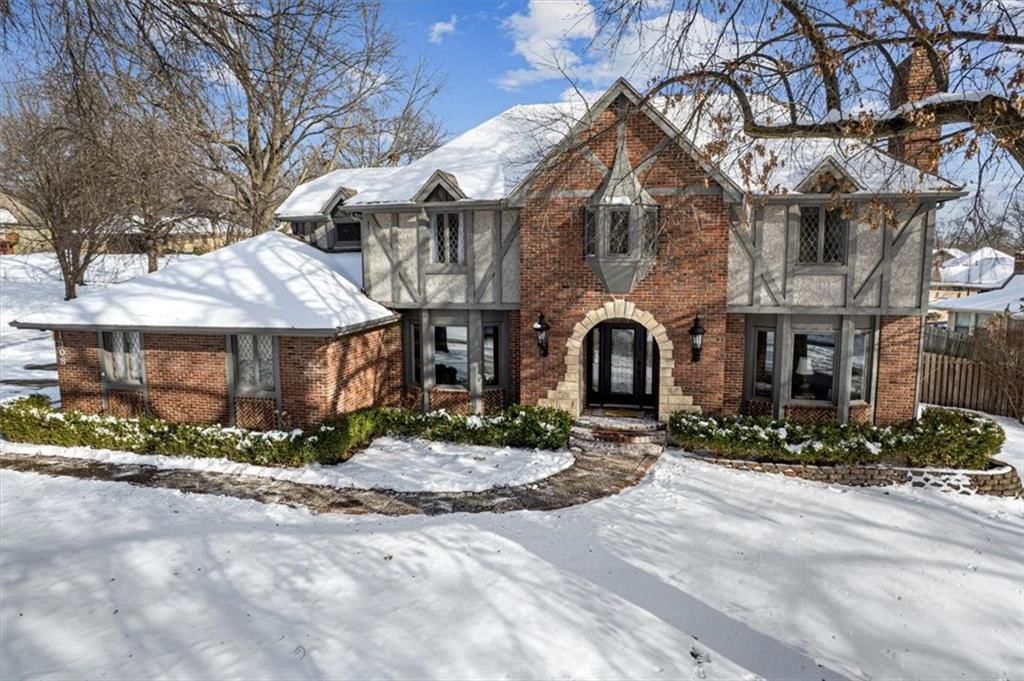 1308 NE Sunny Creek Lane, Blue Springs, MO