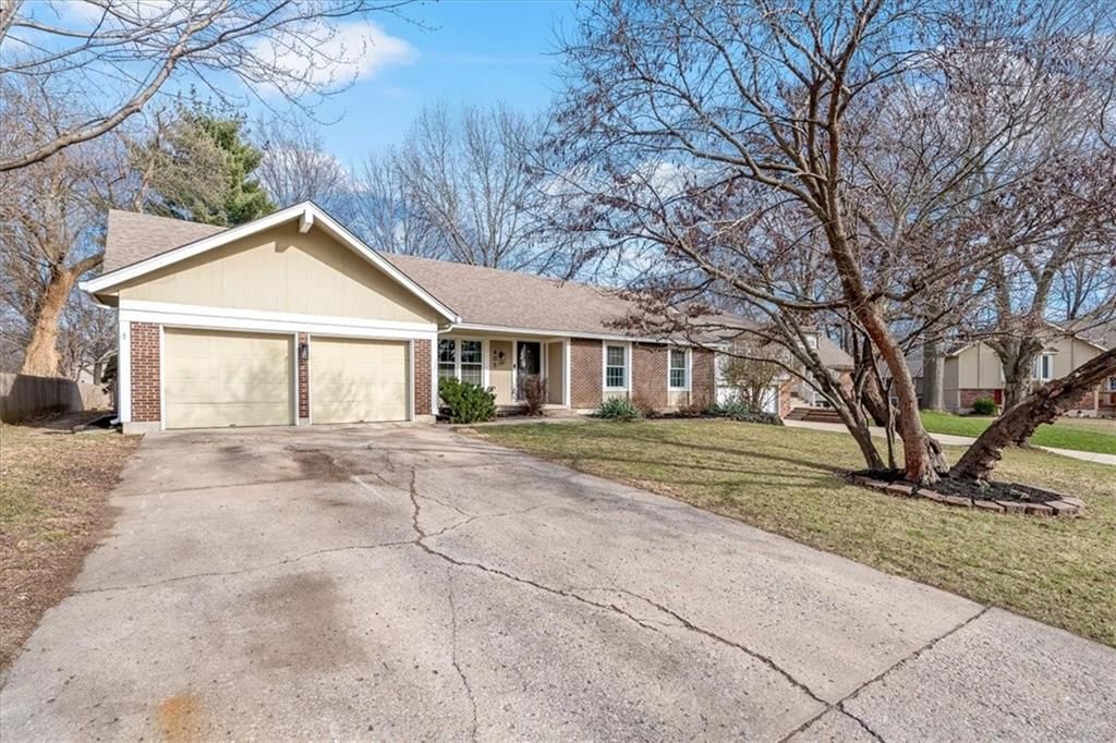 405 NE Dogwood Lane — photo 2
