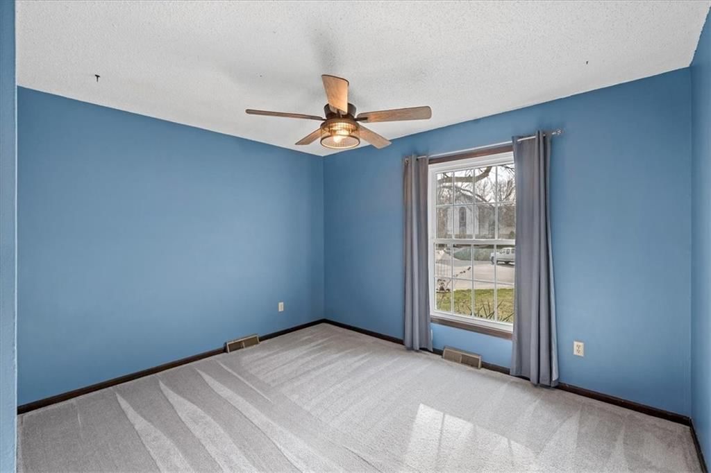 405 NE Dogwood Lane — photo 24