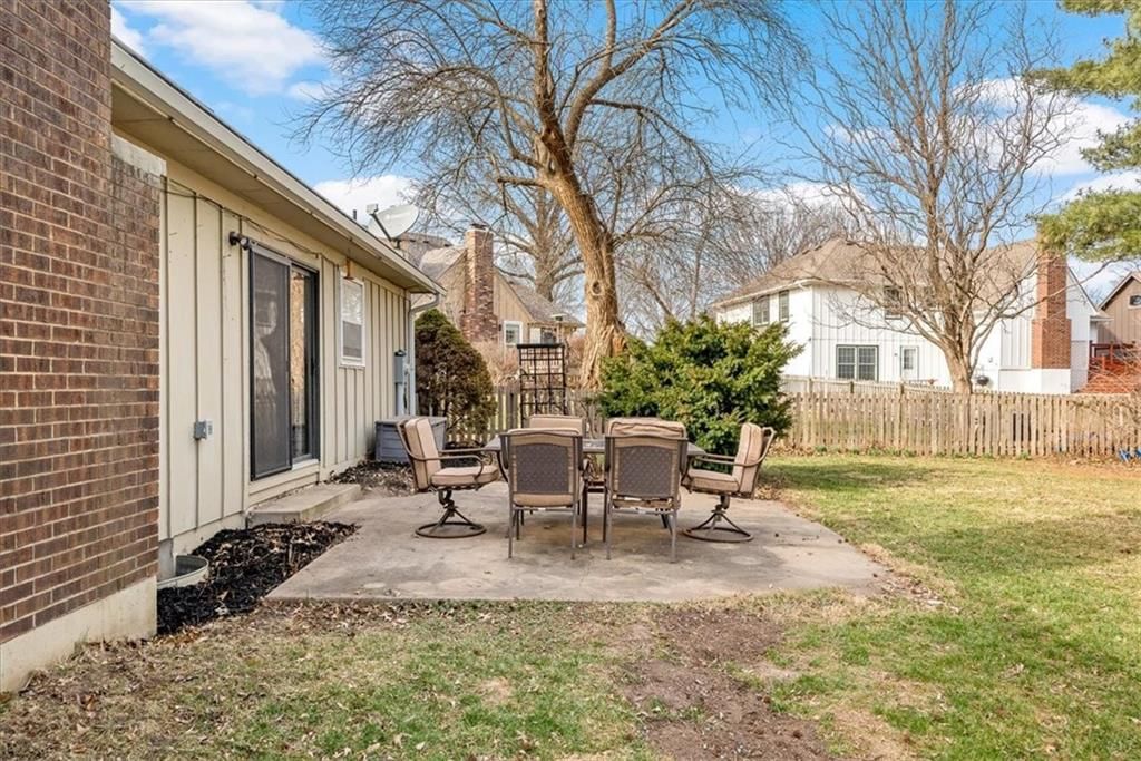 405 NE Dogwood Lane — photo 35