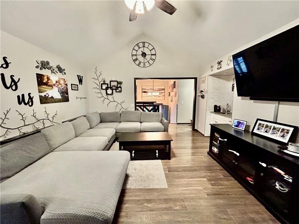 4402 Rainbow Court — photo 5