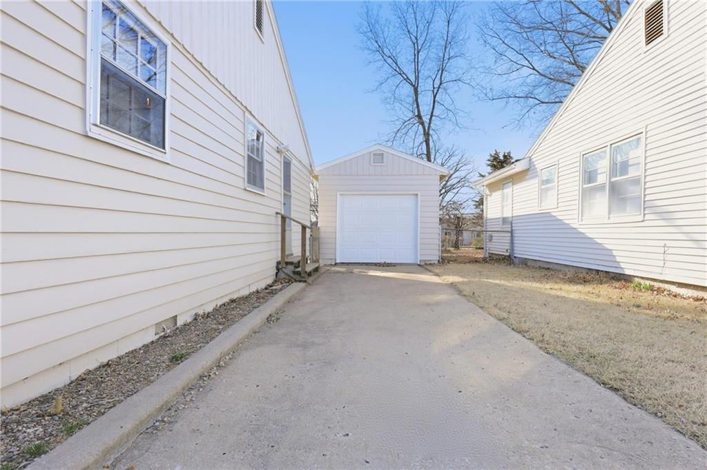 1029 Highland Drive — photo 3