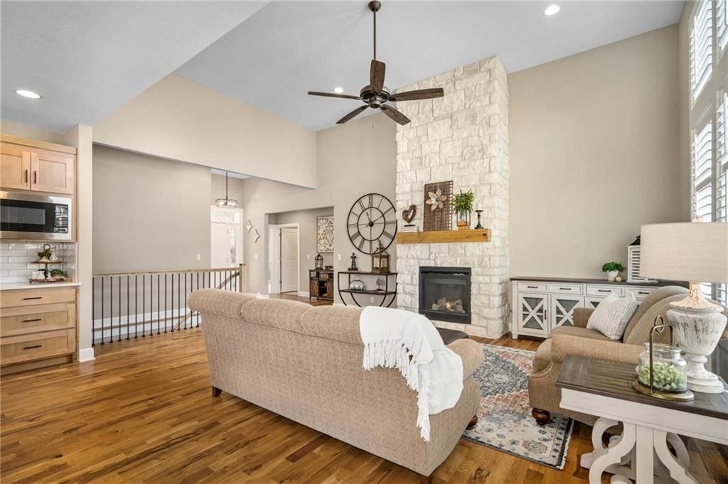 25274 W 83rd Terrace — photo 4