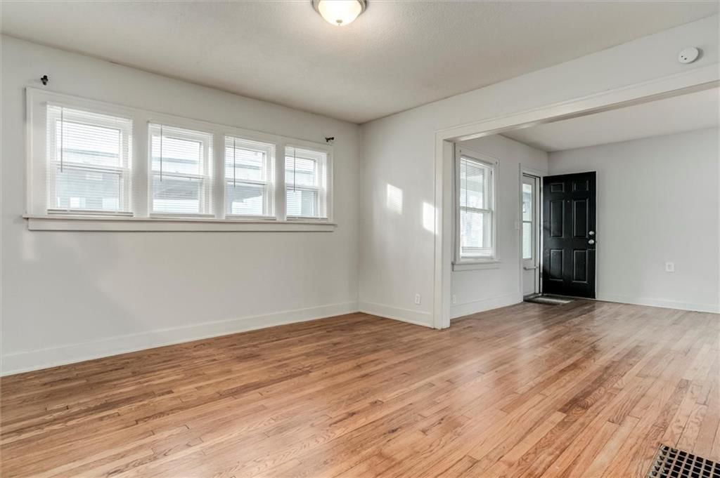 3225 E 60th Street — photo 10