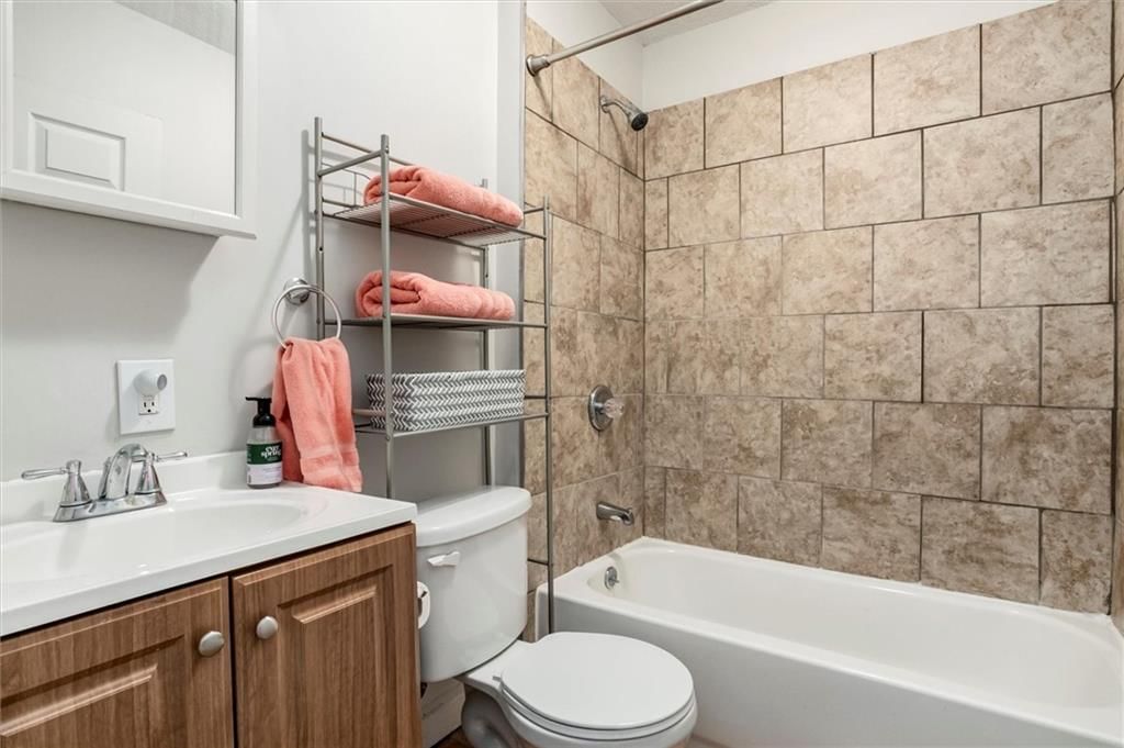3225 E 60th Street — photo 17