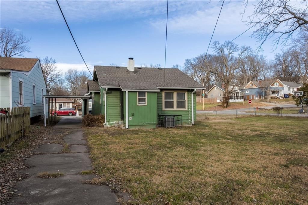 3225 E 60th Street — photo 21