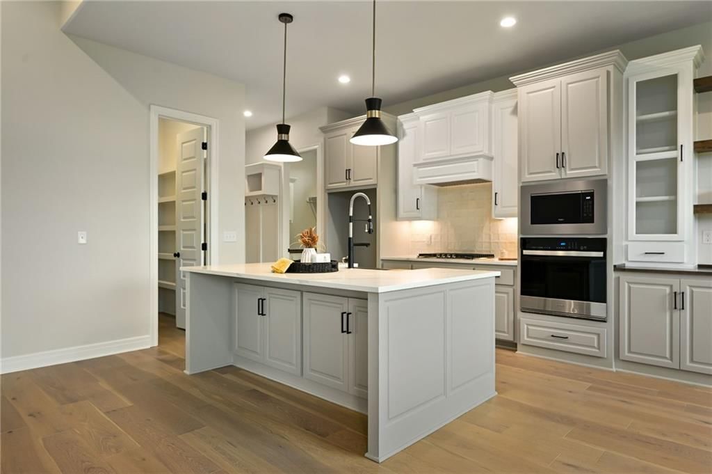 300 NW Earle Lane — photo 8