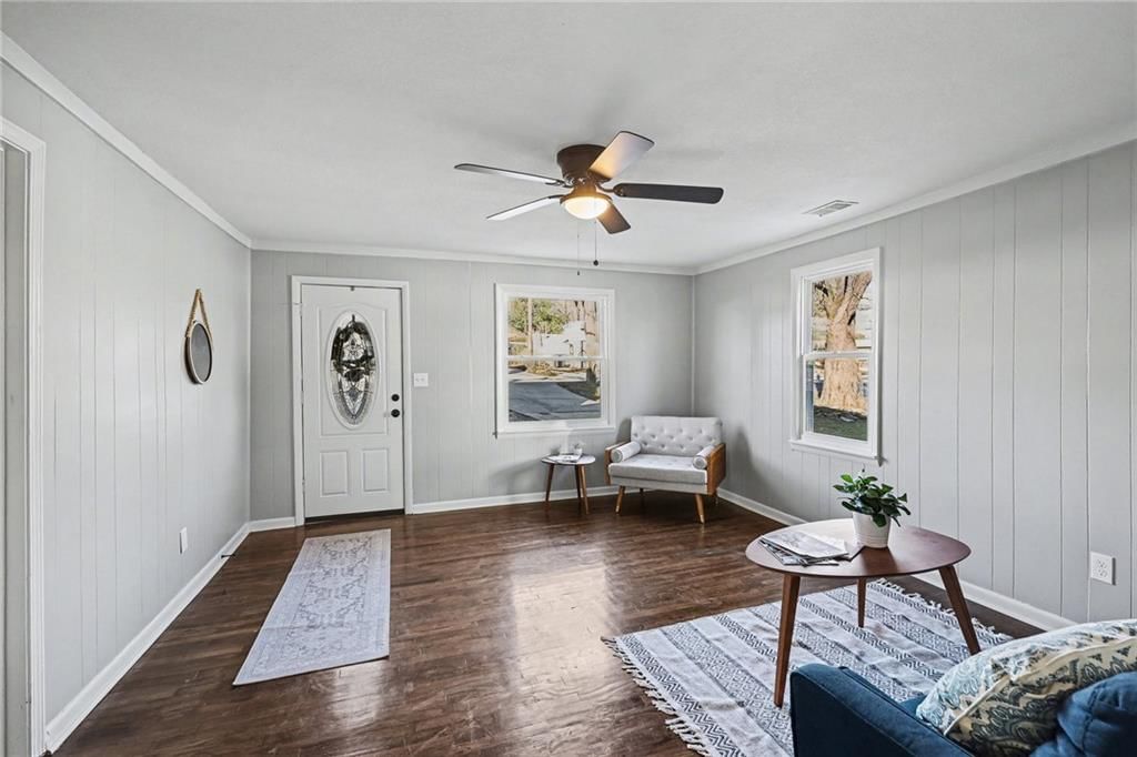 1005 E Walnut Street — photo 4