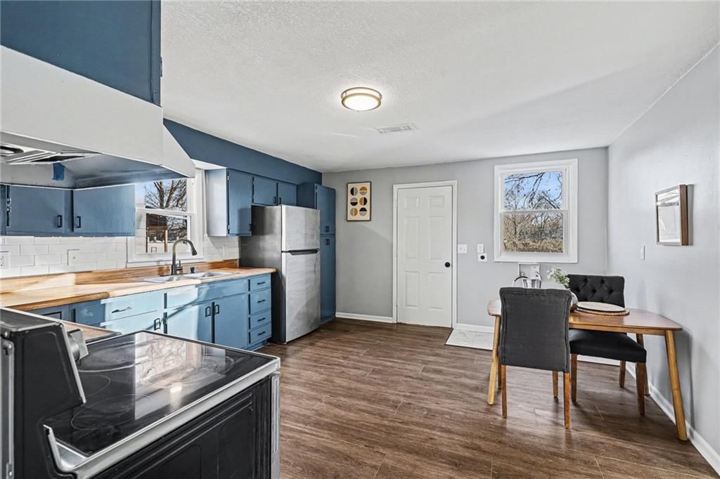 1005 E Walnut Street — photo 8