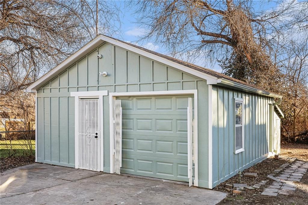 1005 E Walnut Street — photo 17