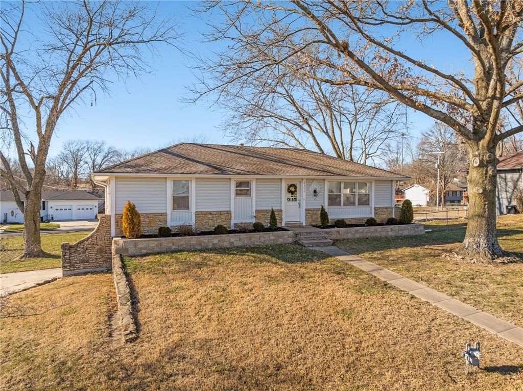 8590 Wycoff Drive, De Soto, KS