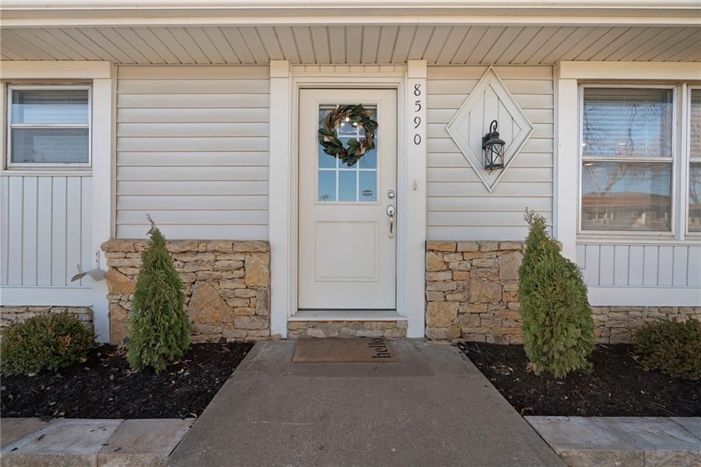 8590 Wycoff Drive — photo 2