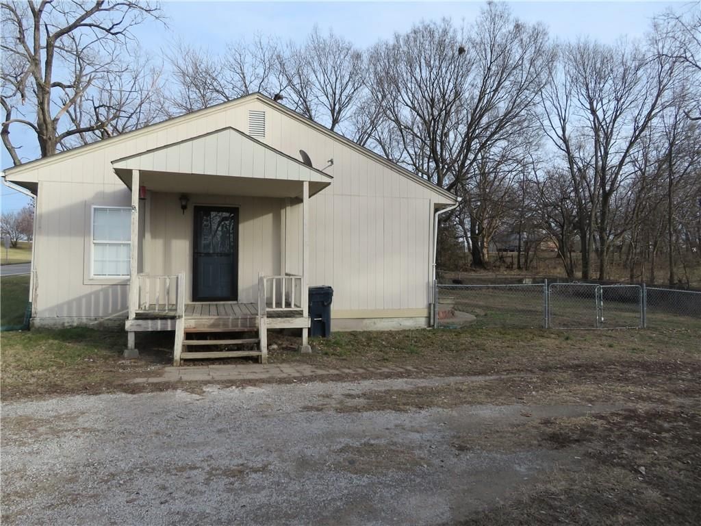 411 W Lake Street — photo 2