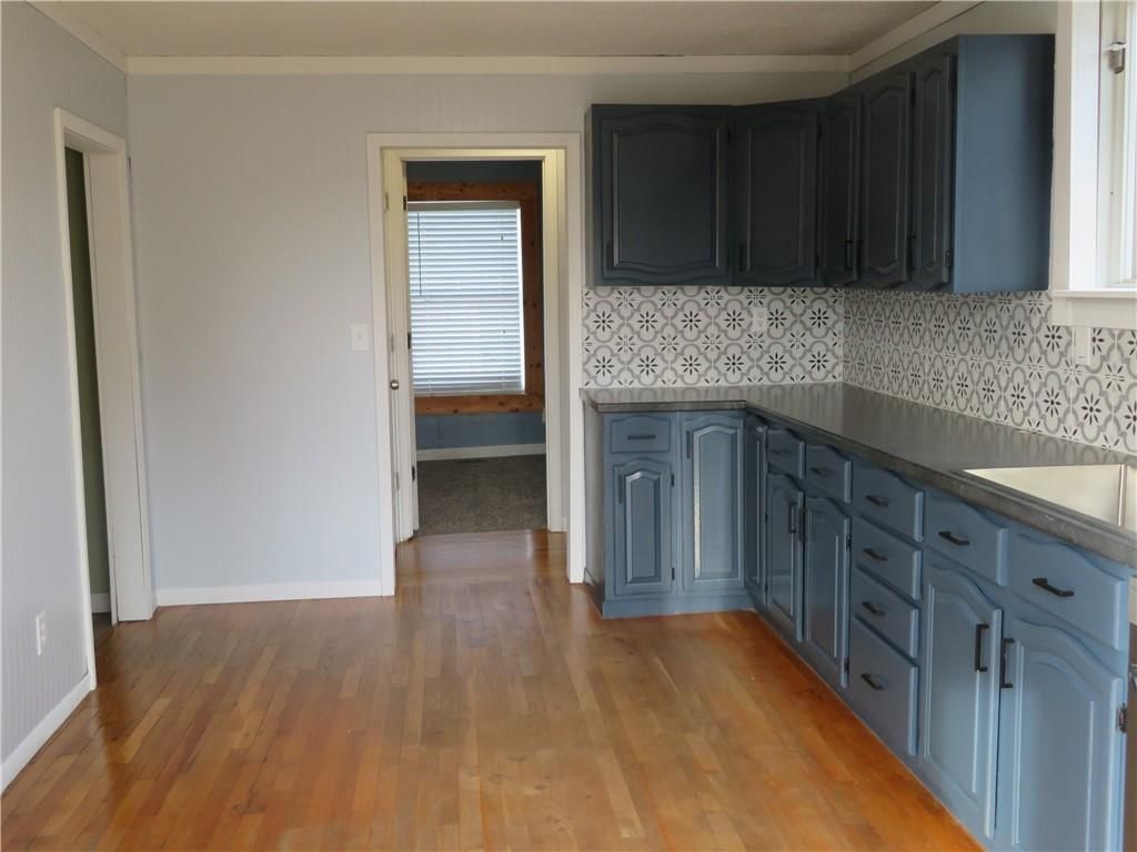 411 W Lake Street — photo 8