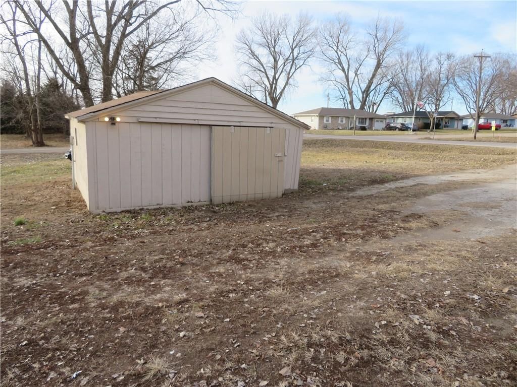 411 W Lake Street — photo 31