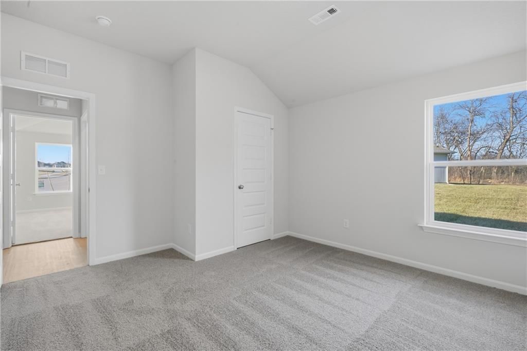 521 SE Nelson Drive — photo 2