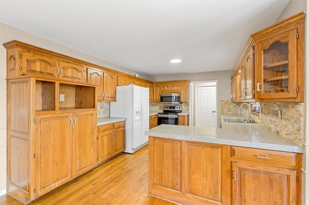 2704 NW Bent Tree Circle — photo 9