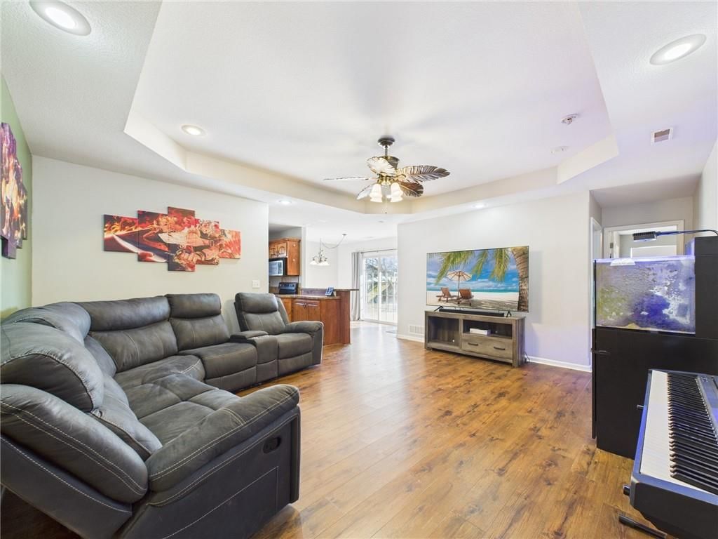 1405 W 7th St Terrace — photo 3