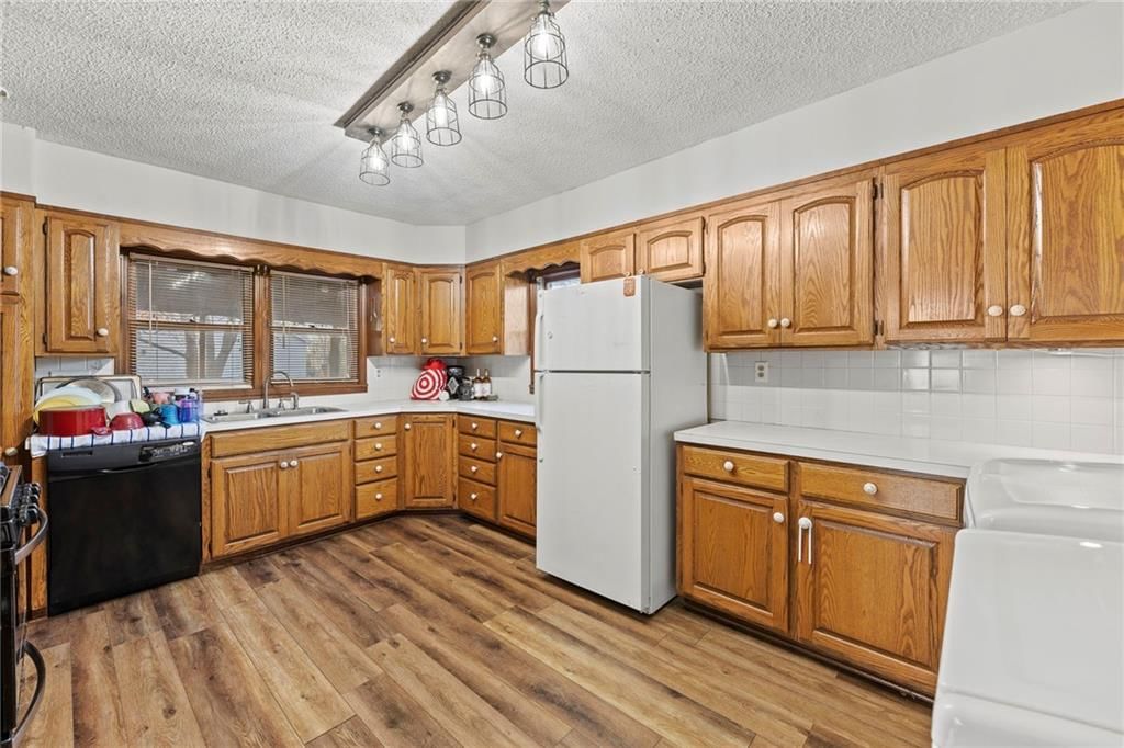 829 W 5th Street — photo 12
