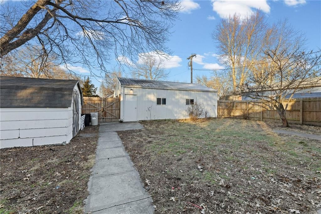 829 W 5th Street — photo 30