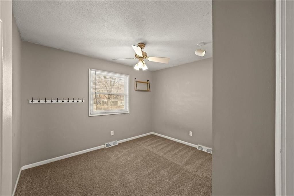1009 NW Kingsridge Drive — photo 16