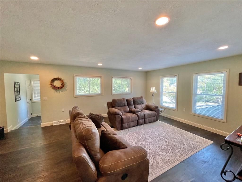 10207 NW Barry Road — photo 6