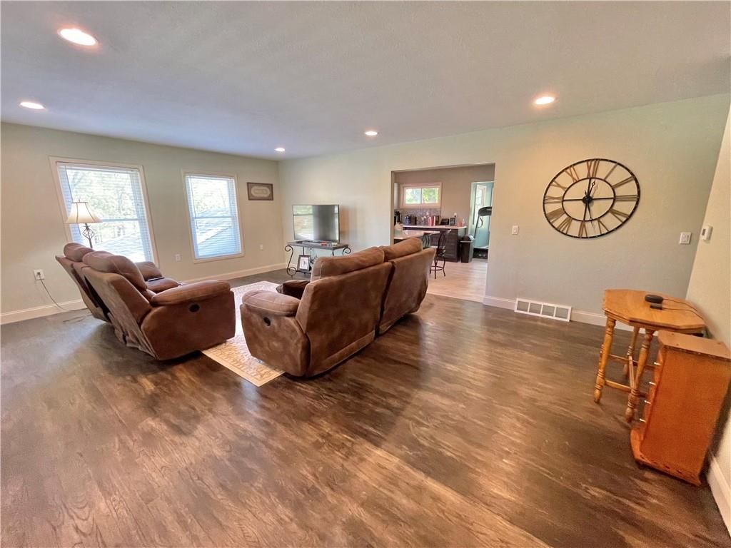 10207 NW Barry Road — photo 7