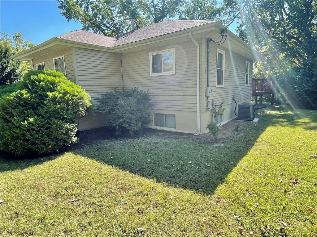 10207 NW Barry Road — photo 35