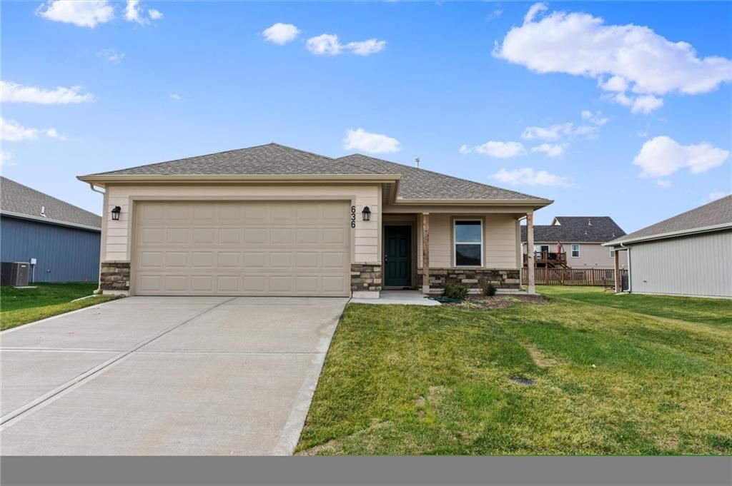 452 Rock Creek Drive, Tonganoxie, KS