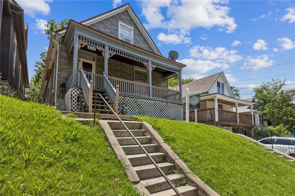747 Reynolds Avenue — photo 2