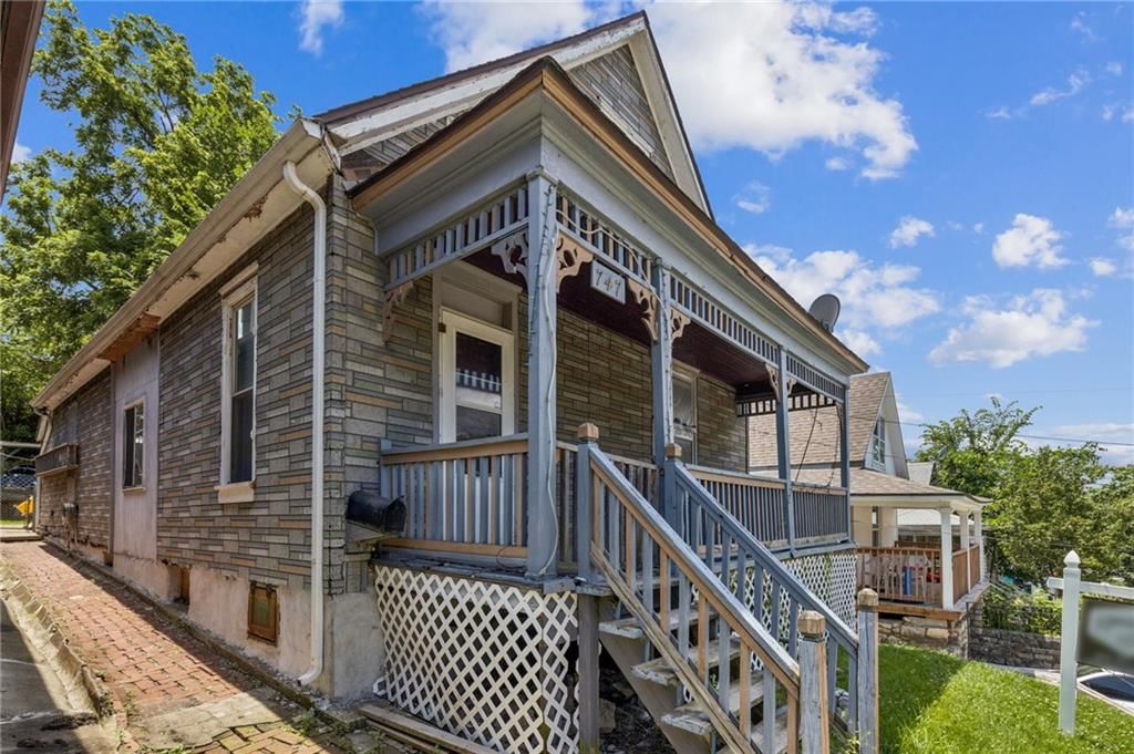747 Reynolds Avenue — photo 3
